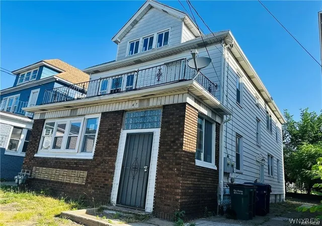 Photo 3 of Sale Pending at 67 Holmes St, Buffalo, NY 14207 | MLS# B1689667 | Listing updated on 2026-08-20
