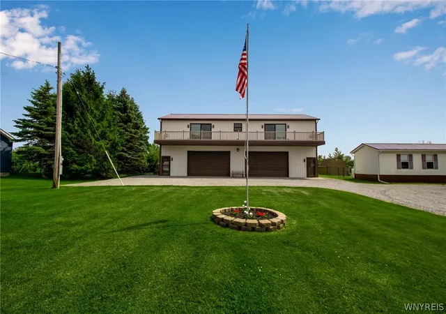 Photo 2 of Single family home for sale at 11582 Goetze Ln #8, Lyndonville, NY 14098 | MLS# B1689364 | Listing updated on 2026-08-08