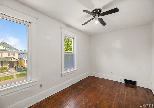 Photo 3 of Single family home for sale at 433 20th Street, Niagara Falls, NY 14303 | MLS# B1688757 | Listing updated on 2026-09-08