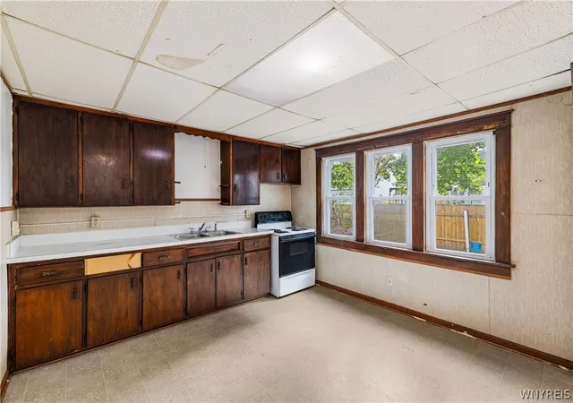 Photo 4 of Single family home for sale at 433 20th Street, Niagara Falls, NY 14303 | MLS# B1688757 | Listing updated on 2026-09-08