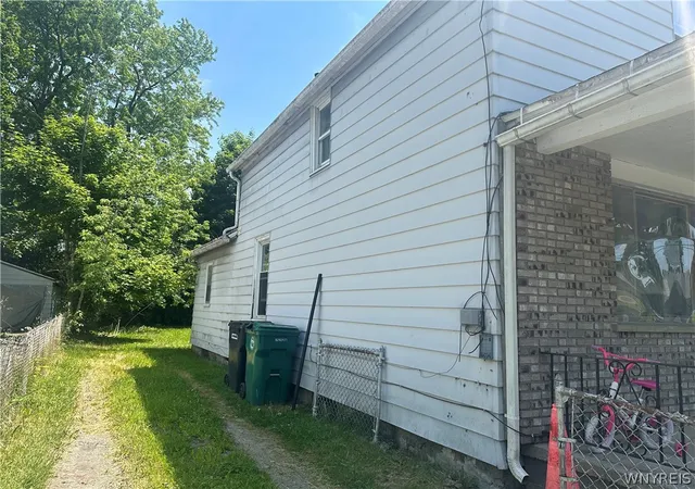 Photo 2 of Single family home for sale at 2813 10th Street, Niagara Falls, NY 14305 | MLS# B1689779 | Listing updated on 2026-08-26
