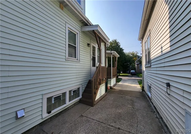 Photo 4 of Single family home for sale at 548 Marilla St, Buffalo, NY 14220 | MLS# B1689722 | Listing updated on 2026-08-26