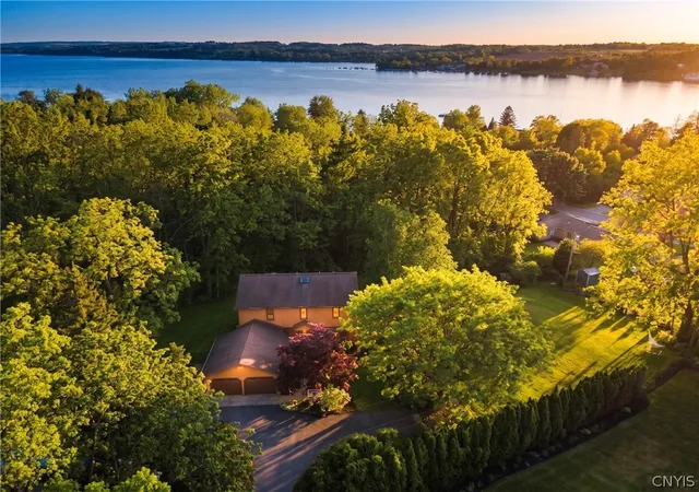 Photo 1 of Sale Pending at 6 Woodmere, Skaneateles, NY 13152 | MLS# S1689900 | Listing updated on 2026-08-27