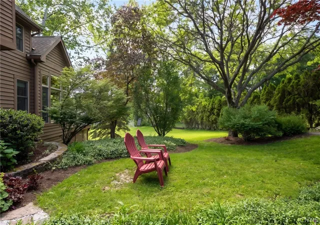 Photo 3 of Sale Pending at 6 Woodmere, Skaneateles, NY 13152 | MLS# S1689900 | Listing updated on 2026-08-27