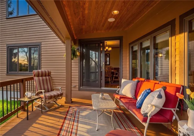 Photo 3 of Sale Pending at 6 Woodmere, Skaneateles, NY 13152 | MLS# S1689900 | Listing updated on 2026-08-27