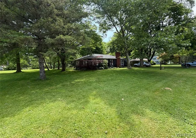 Photo 2 of Sale Pending at 18 Woodline Dr, Penfield, NY 14526 | MLS# B1690032 | Listing updated on 2026-08-21