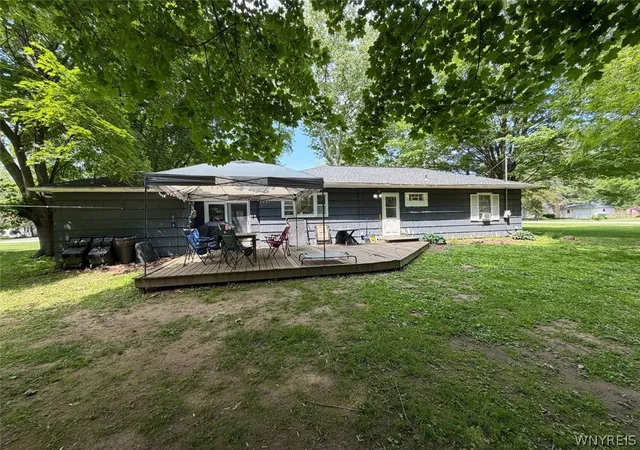 Photo 3 of Sale Pending at 18 Woodline Dr, Penfield, NY 14526 | MLS# B1690032 | Listing updated on 2026-08-21