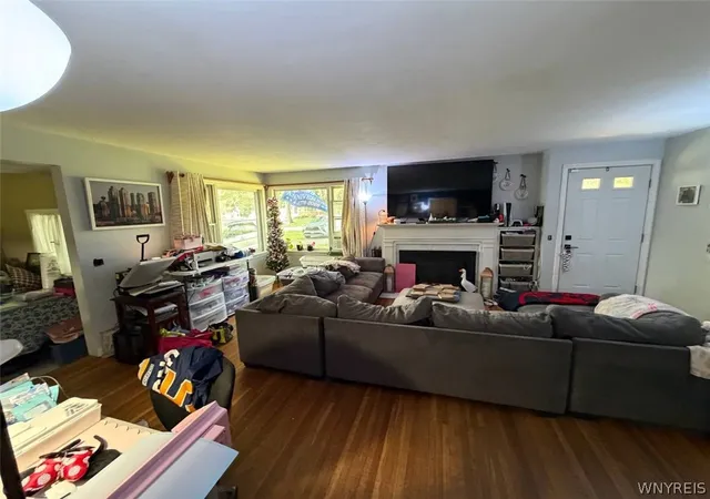 Photo 4 of Sale Pending at 18 Woodline Dr, Penfield, NY 14526 | MLS# B1690032 | Listing updated on 2026-08-21