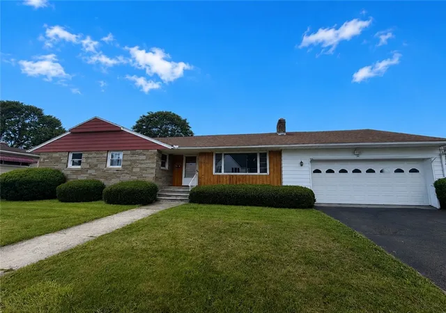 Photo 1 of Single family home for sale at 1071 N Main St, Elmira, NY 14901 | MLS# R1690229 | Listing updated on 2026-09-08