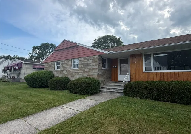 Photo 2 of Single family home for sale at 1071 N Main St, Elmira, NY 14901 | MLS# R1690229 | Listing updated on 2026-09-08