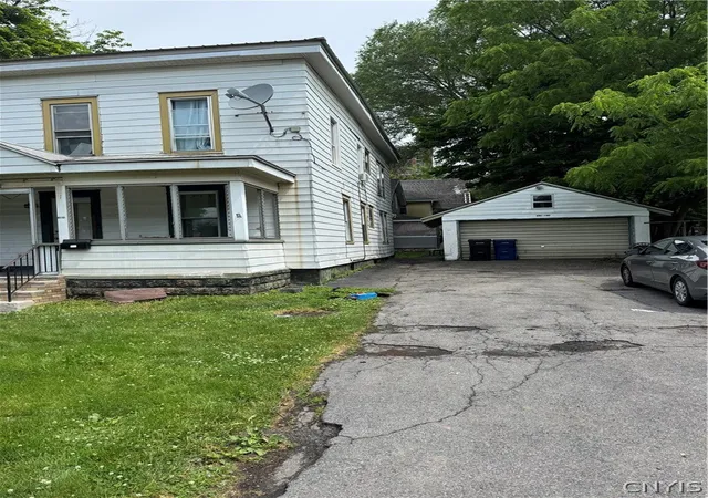 Photo 3 of Sale Pending at 1014 Carbon St, Syracuse, NY 13208 | MLS# S1690206 | Listing updated on 2026-08-26