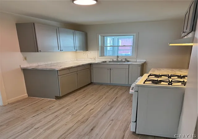 Listing Photo 4 - Condo for sale in building located at 1014 Carbon St, Syracuse, NY 13208
