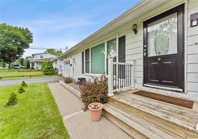 Photo 3 of Sale Pending at 308 Stanton Dr, Syracuse, NY 13214 | MLS# S1689587 | Listing updated on 2026-08-20