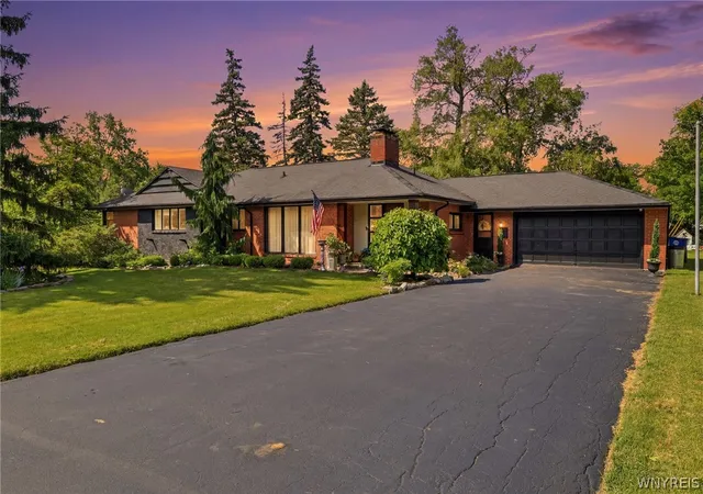 Photo 1 of Sale Pending at 620 N Forest Rd, Buffalo, NY 14221 | MLS# B1690277 | Listing updated on 2026-08-21