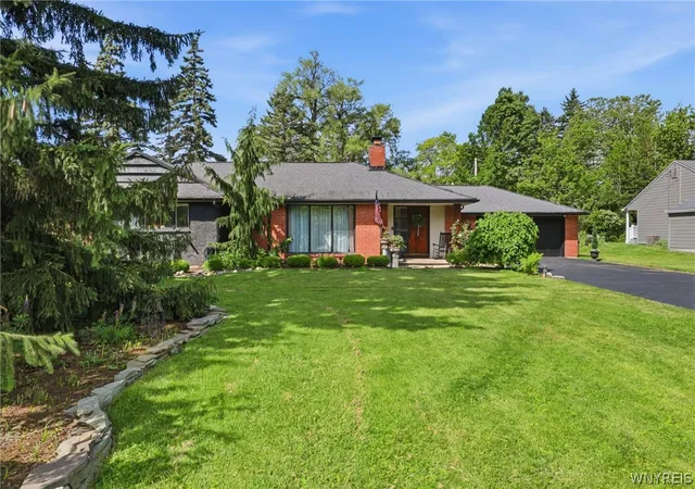Photo 3 of Sale Pending at 620 N Forest Rd, Buffalo, NY 14221 | MLS# B1690277 | Listing updated on 2026-08-21