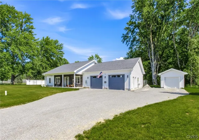 Photo 1 of Single family home for sale at 305 Grand St, Oneida, NY 13421 | MLS# S1688095 | Listing updated on 2026-08-20