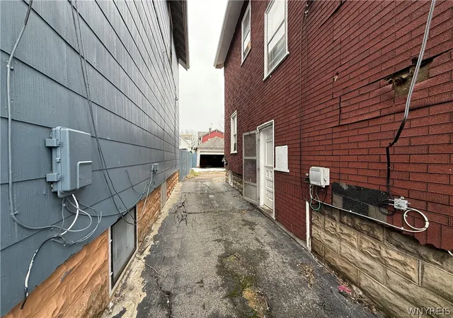 Photo 3 of Single family home for sale at 23 Albert Ave, Buffalo, NY 14207 | MLS# B1690633 | Listing updated on 2026-08-31