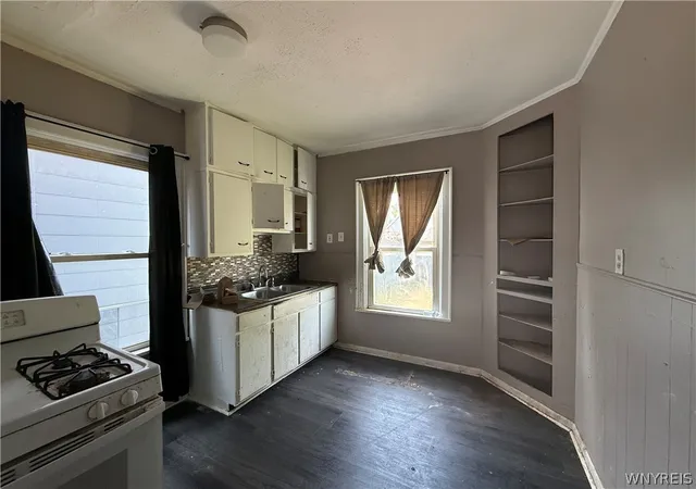 Photo 4 of Single family home for sale at 23 Albert Ave, Buffalo, NY 14207 | MLS# B1690633 | Listing updated on 2026-08-31