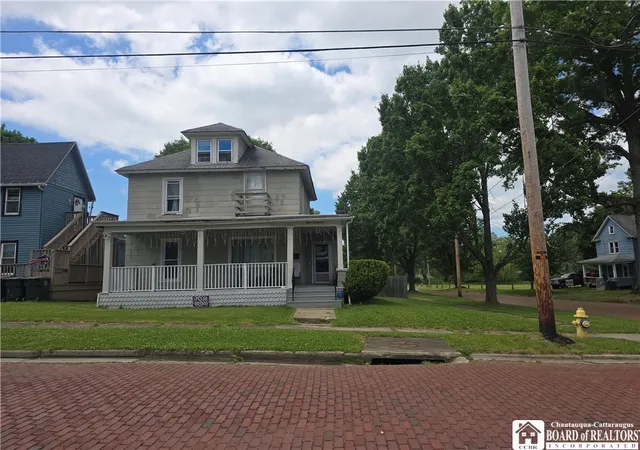 Photo 2 of Single family home for sale at 821 Lafayette St, Jamestown, NY 14701 | MLS# R1690735 | Listing updated on 2026-08-18