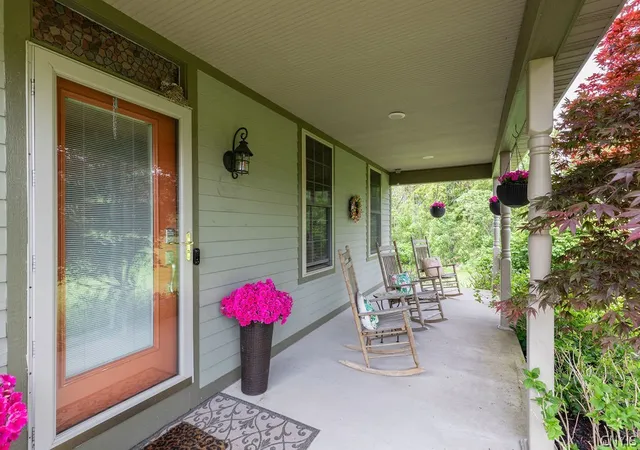 Photo 2 of Single family home for sale at 321 W Lake Rd, Oswego, NY 13126 | MLS# S1688480 | Listing updated on 2026-09-14