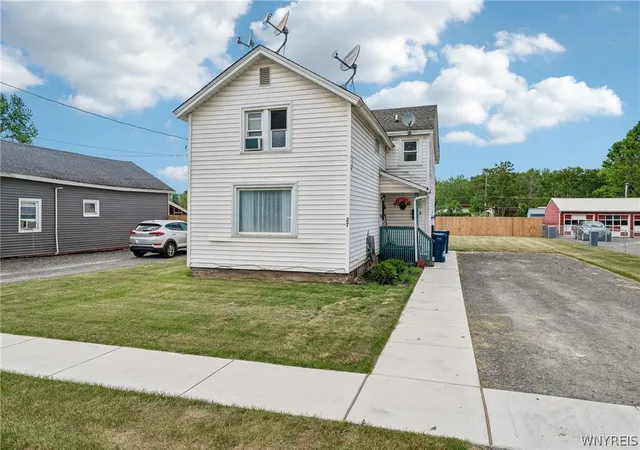 Photo 3 of House for sale at 27 Porter St, Lockport, NY 14094 | MLS# B1690965 | Listing updated on 2026-08-24