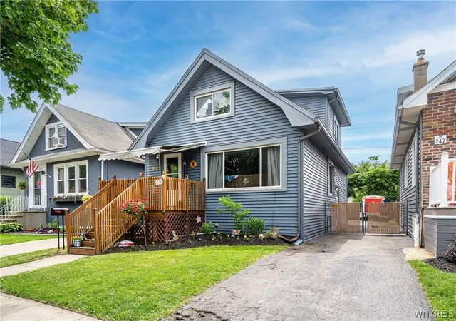 Photo 1 of Sale Pending at 251 Parkwood Ave, Buffalo, NY 14217 | MLS# B1690604 | Listing updated on 2026-09-02