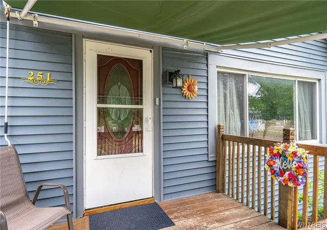 Photo 3 of Sale Pending at 251 Parkwood Ave, Buffalo, NY 14217 | MLS# B1690604 | Listing updated on 2026-09-02