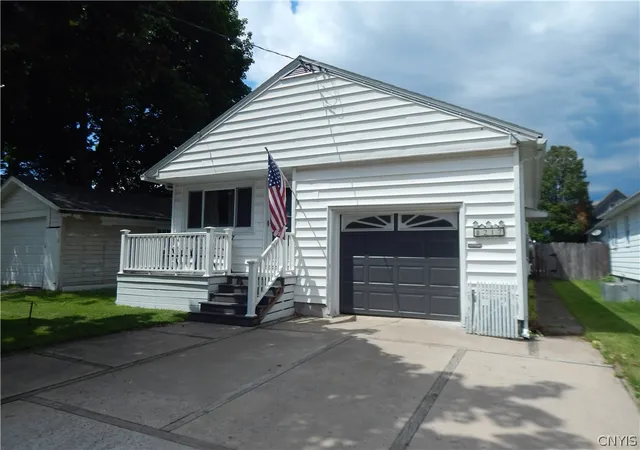 Photo 3 of Sale Pending at 217 Briggs St, Syracuse, NY 13208 | MLS# S1690877 | Listing updated on 2026-08-11
