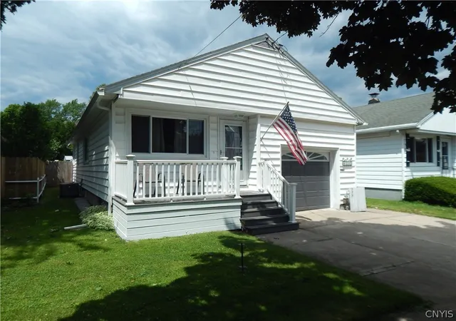 Photo 3 of Sale Pending at 217 Briggs St, Syracuse, NY 13208 | MLS# S1690877 | Listing updated on 2026-08-11