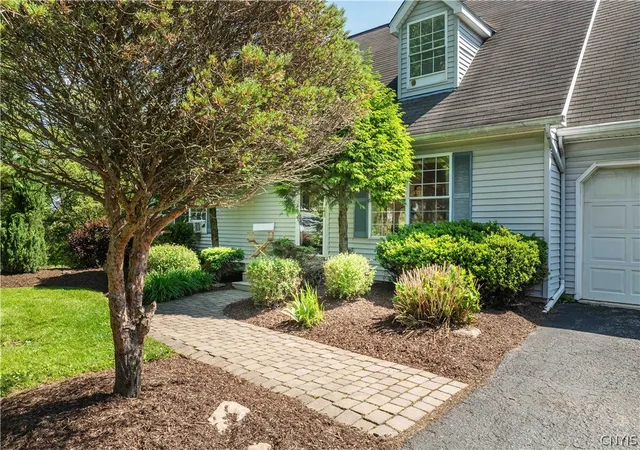 Photo 2 of Sale Pending at 871 Franklin St, Skaneateles, NY 13152 | MLS# S1669788 | Listing updated on 2026-08-05