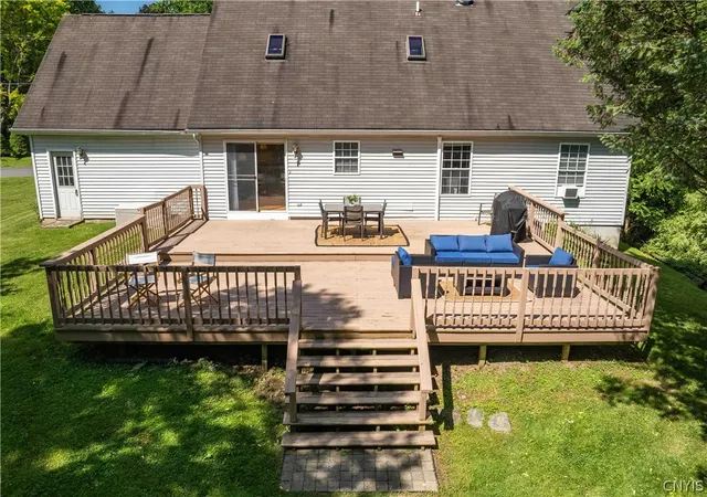 Photo 3 of Sale Pending at 871 Franklin St, Skaneateles, NY 13152 | MLS# S1669788 | Listing updated on 2026-08-05
