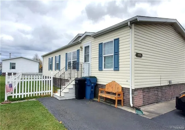 Photo 1 of Sale Pending at 4008 Seneca Pkwy, Niagara Falls, NY 14304 | MLS# B1691112 | Listing updated on 2026-08-26