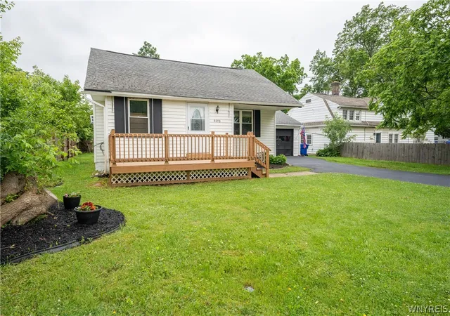 Photo 3 of Sale Pending at 4470 Stratford, Hamburg, NY 14075 | MLS# B1689756 | Listing updated on 2026-08-15