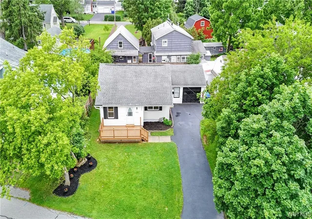 Photo 3 of Sale Pending at 4470 Stratford, Hamburg, NY 14075 | MLS# B1689756 | Listing updated on 2026-08-15