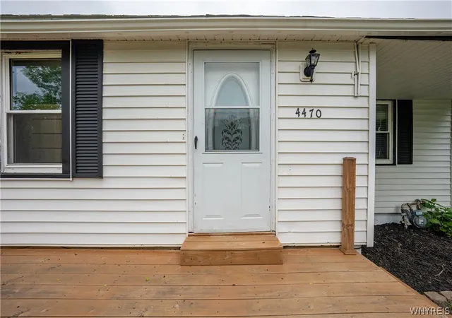 Photo 4 of Sale Pending at 4470 Stratford, Hamburg, NY 14075 | MLS# B1689756 | Listing updated on 2026-08-15