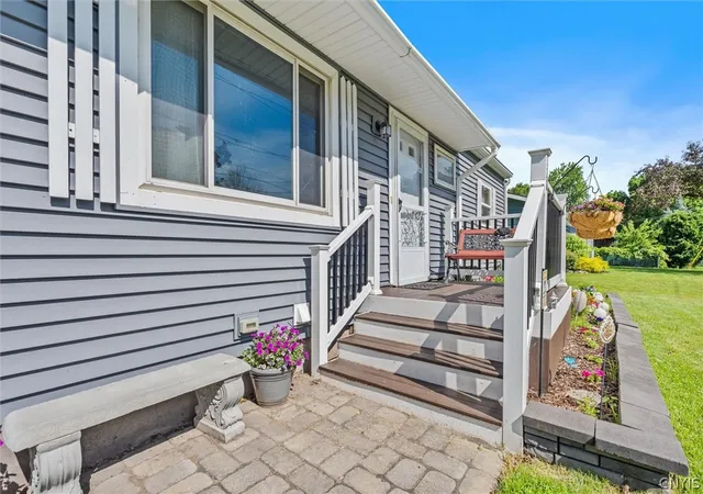Photo 3 of Single family home for sale at 322 Sayles St, Oneida, NY 13421 | MLS# S1689028 | Listing updated on 2026-09-12