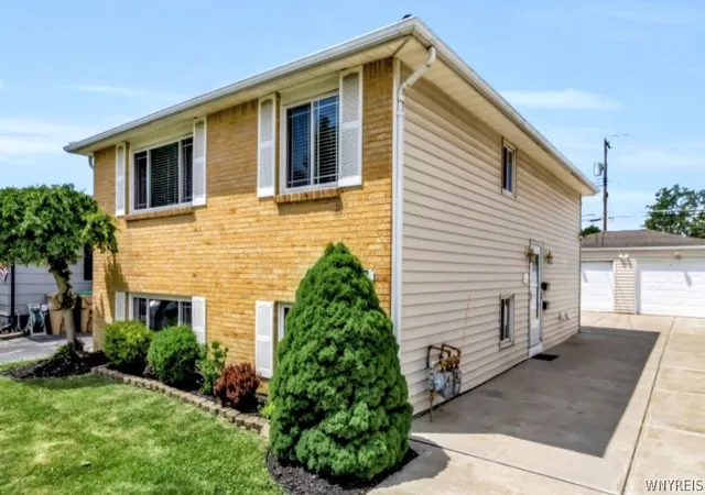 Photo 2 of Sale Pending at 288 Meadowlawn Rd, Buffalo, NY 14225 | MLS# B1691735 | Listing updated on 2026-09-14