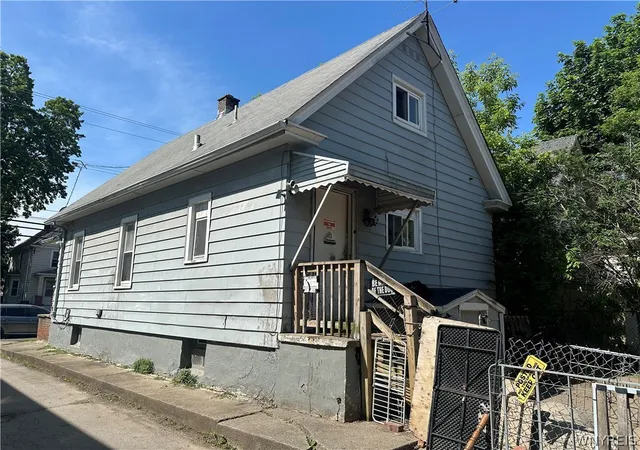 Photo 2 of Single family home for sale at 1712 Niagara St, Niagara Falls, NY 14303 | MLS# B1691309 | Listing updated on 2026-08-26