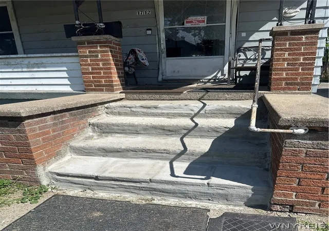Photo 3 of Single family home for sale at 1712 Niagara St, Niagara Falls, NY 14303 | MLS# B1691309 | Listing updated on 2026-08-26
