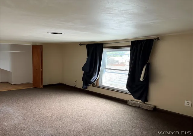 Listing Photo 4 - Condo for sale in building located at 228 71st St, Niagara Falls, NY 14304