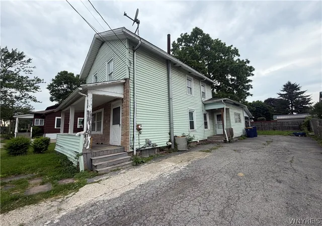 Photo 3 of Single family home for sale at 115 Washington St, Lockport, NY 14094 | MLS# B1691719 | Listing updated on 2026-08-18