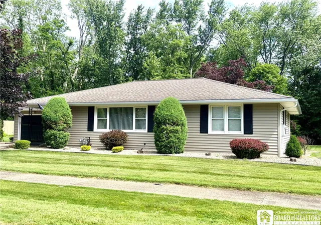 Photo 2 of Single family home for sale at 19 Lowell Pl, Fredonia, NY 14063 | MLS# R1692268 | Listing updated on 2026-08-30