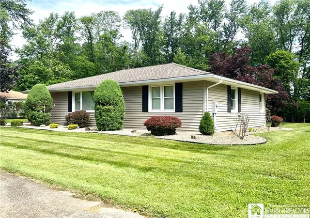 Photo 3 of Single family home for sale at 19 Lowell Pl, Fredonia, NY 14063 | MLS# R1692268 | Listing updated on 2026-08-30