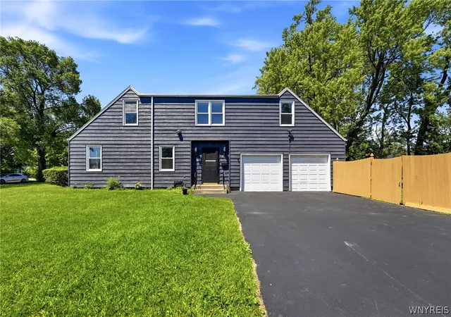 Photo 4 of Single family home for sale at 180 Royal Pkwy W, Buffalo, NY 14221 | MLS# B1689572 | Listing updated on 2026-08-19