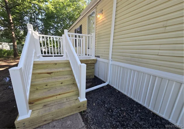 Photo 3 of Manufactured home for sale at 60 Lakewood Village, Medina, NY 14103 | MLS# B1690801 | Listing updated on 2026-08-21