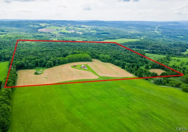 Photo 4 of Sale Pending at 264 Hallenneck Rd, Mohawk, NY 13407 | MLS# S1692512 | Listing updated on 2026-09-04
