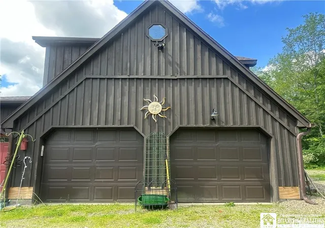 Photo 3 of Single family home for sale at 13170 Transit Line Rd, Springville, NY 14141 | MLS# R1692629 | Listing updated on 2026-09-04