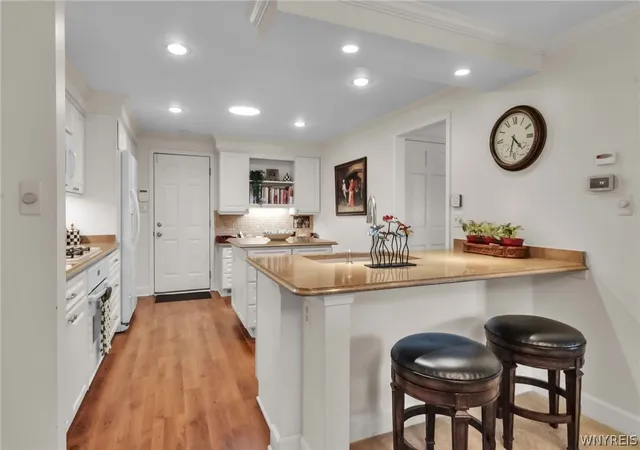 Photo 2 of Sale Pending at 42 Hastings Dr, Orchard Park, NY 14127 | MLS# B1692630 | Listing updated on 2026-08-05
