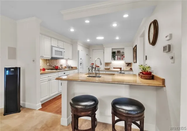 Photo 3 of Sale Pending at 42 Hastings Dr, Orchard Park, NY 14127 | MLS# B1692630 | Listing updated on 2026-08-05