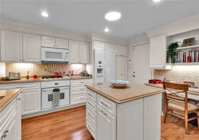 Listing Photo 4 - Condo for sale in building located at 42 Hastings Dr, Orchard Park, NY 14127